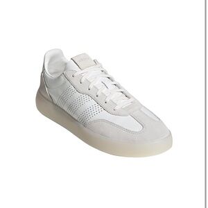 Bnwt adidas  Off-White & Light Gray Suede Leather Sneakers